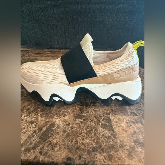 Sorel. Kinetic™ Impact II Strap Sneakers. White/Black. Size 7. - Picture 3 of 11